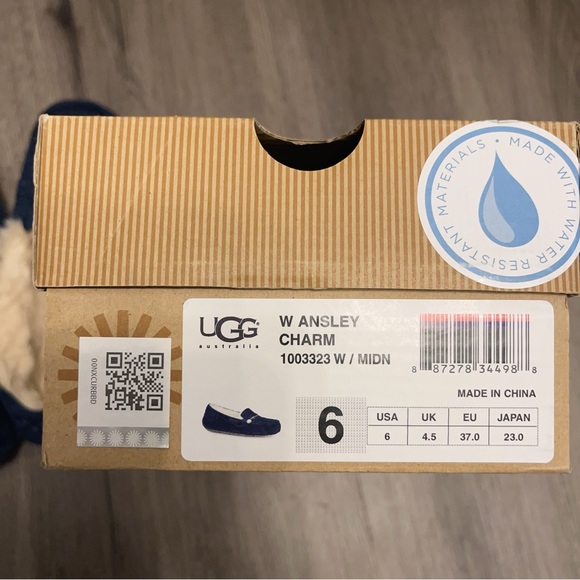 UGG Ansley Slippers with Charm - Picture 4 of 5